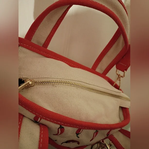 Madden Girl Cream White Chilli Pepper Themed 🌶️ Crossbody Purse - Picture 6 of 8